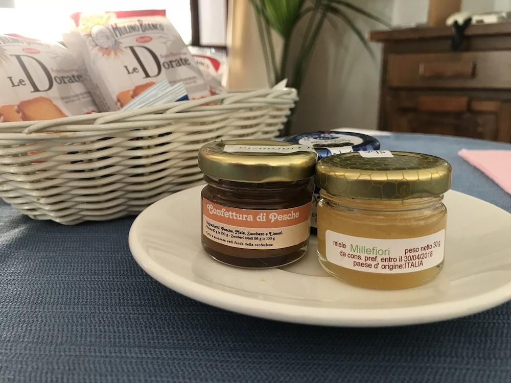 佩韦罗皮科洛酒店 切尔沃港 外观 照片